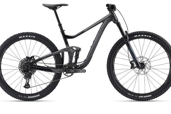 Engineered to help you ride faster and smoother on the toughest trails, this versatile trail bike has a lightweight, strong and stiff aluminum chassis with 29er-specific geometry. Updated Maestro rear
