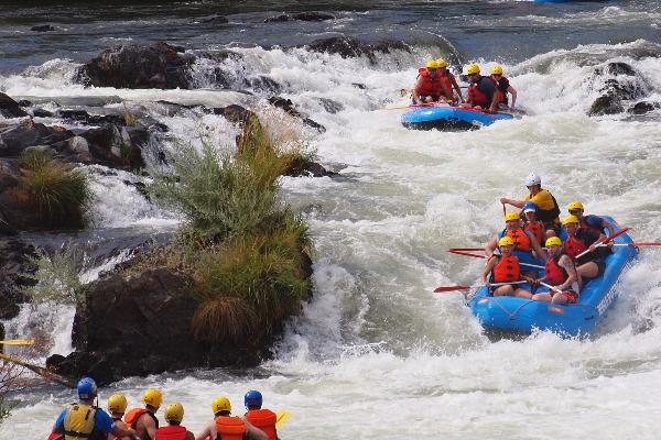 CLASS I-V WHITEWATER ON THE ROGUE RIVER