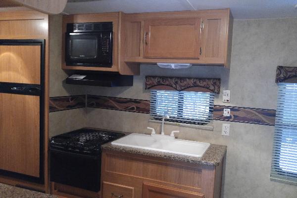 Full Kitchen with Stove/Oven, Fridge/Freezer, Double Sink and Microwave