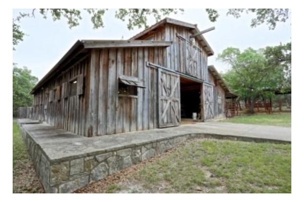 2000 Square Feet Barn with Original Hill Country Features