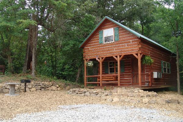 Sassafras Ridge - Two story Log Cabin sleeps 6-8 people
