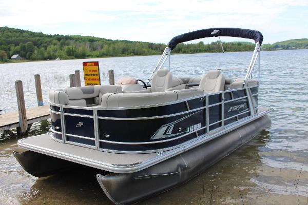 Starcraft Luxury Pontoon Boats