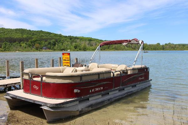 Discounted Luxury Pontoon Boat 24' 115 h.p. seats up to 12 Great for tubing!