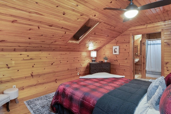 The Main Cabin - Upstairs bedroom 