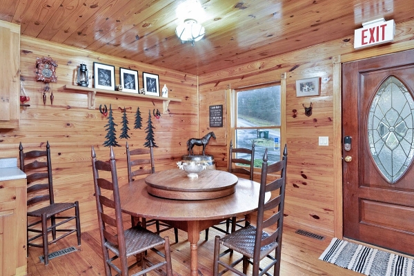 Main Cabin - First floor dining area 