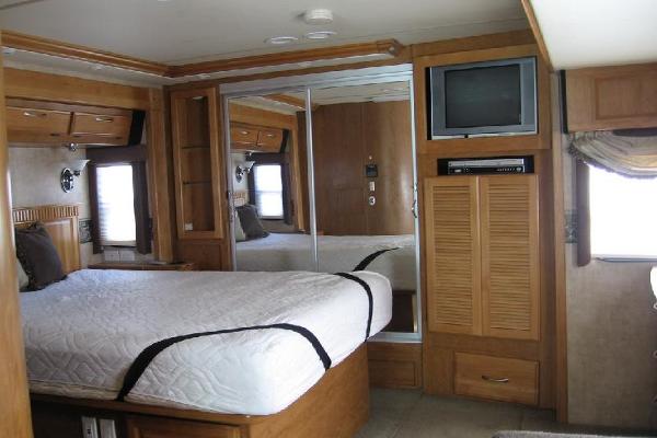 Expedition Motor Homes & 1st Choice RV