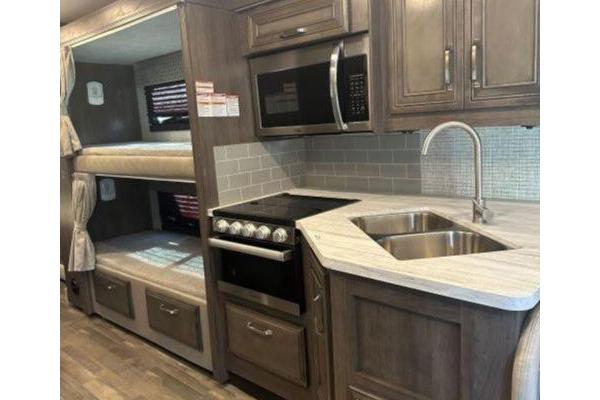 Expedition Motor Homes & 1st Choice RV