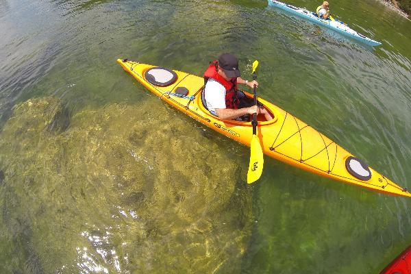 Exploring the Rock Maze limestone boulders on kayaks