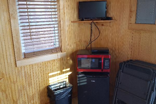 Cabin 2 - Microwave, TV & Refrigerator