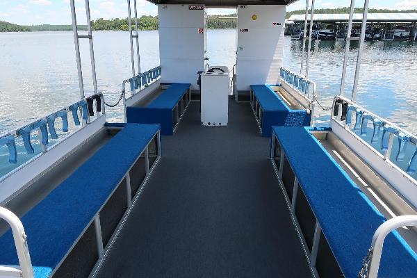 32' Pontoon, great for scuba diving!