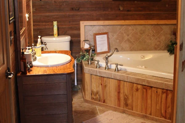 Jacuzzi tub & Shower