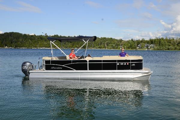 Pontoon: 24ft Manitou Aurora LE with 90hp Yamaha