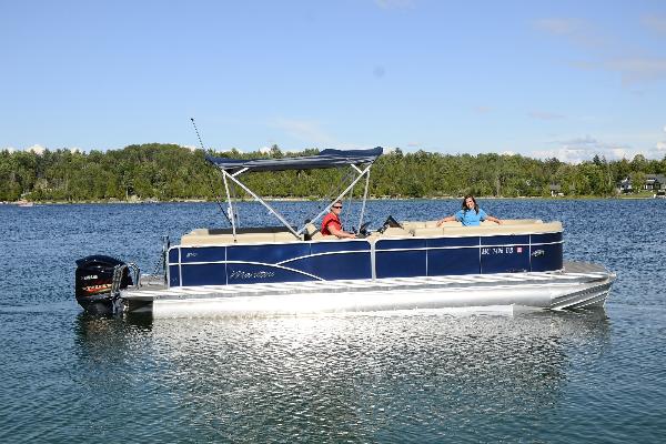 25ft Manitou Aurora LE SHP with 225hp Yamaha V-Max