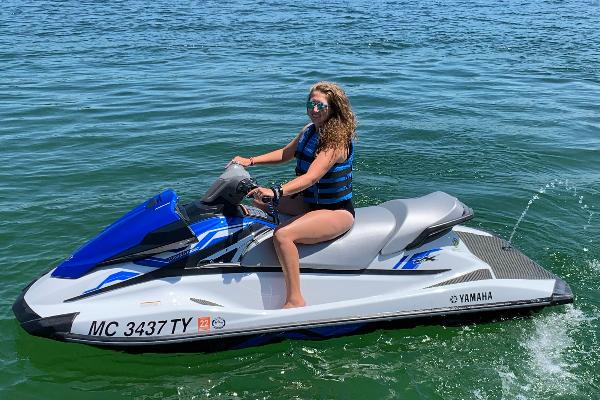 Yamaha VX 3-seater WaveRunner with powerful 123hp 4-stroke engine