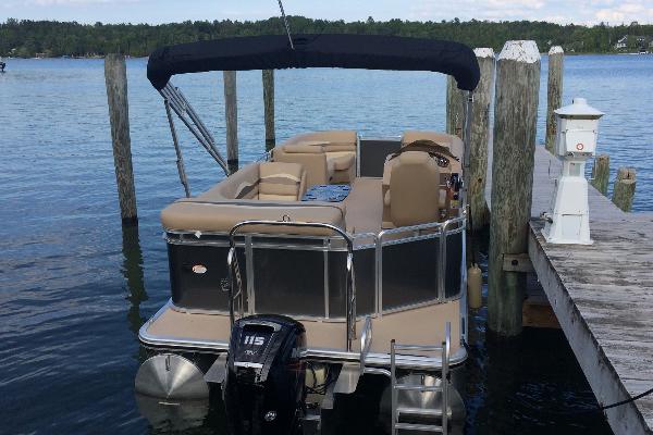 Tritoon: 22ft Cypress Cay 230 Seabreeze with 115hp Mercury
