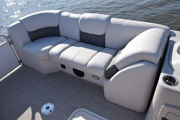 25 Ft pontoon. Fits up to 12 with plenty of space. Comes with Bluetooth and a lily pad.