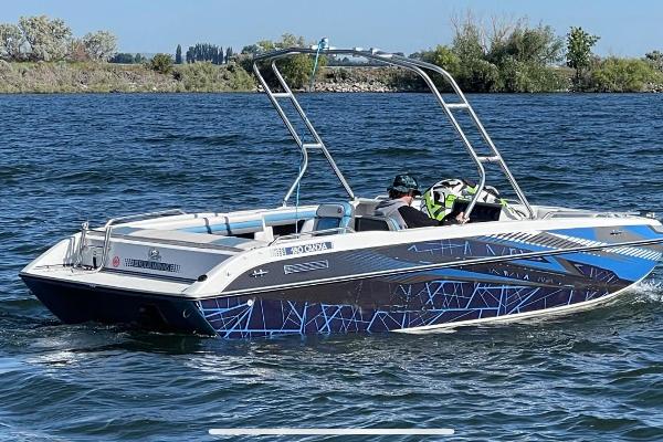 4 Winns Sport Adventure Tow Boat (Seating for up to 10)