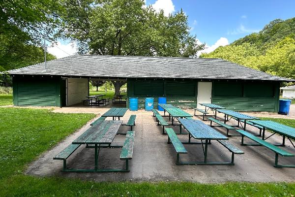 Outside/picnic tables